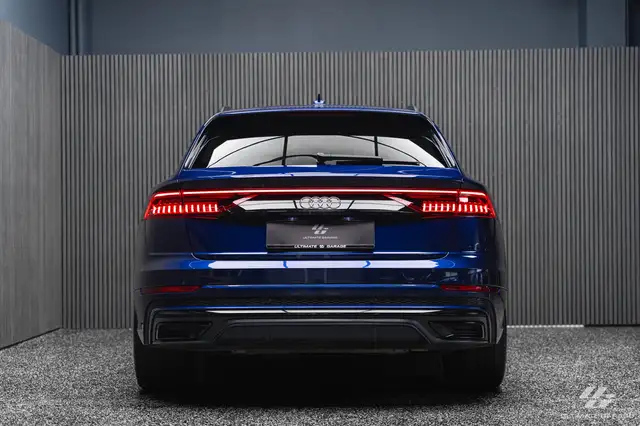 Audi Q8 view 6