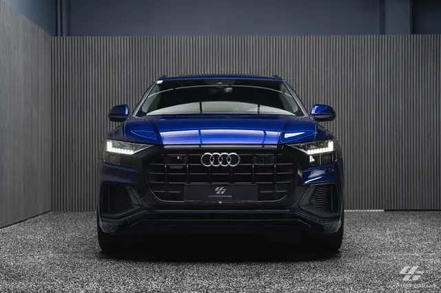 Audi Q8 view 3