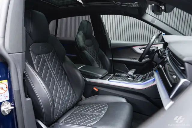 Audi Q8 view 15