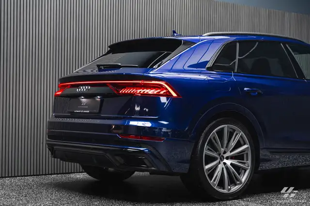 Audi Q8 view 10