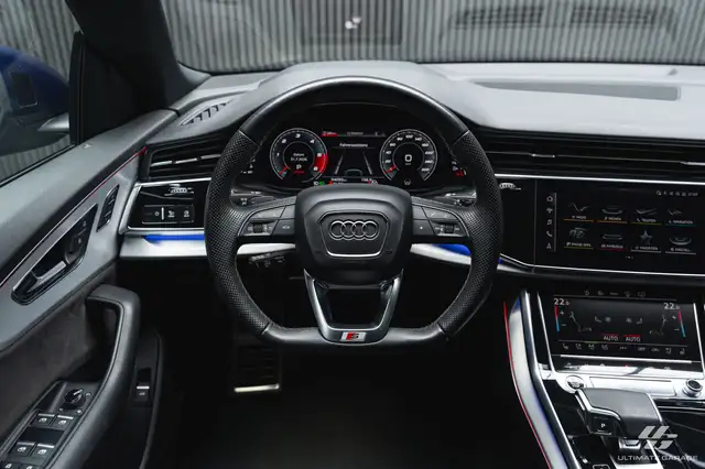 Audi Q8 view 13