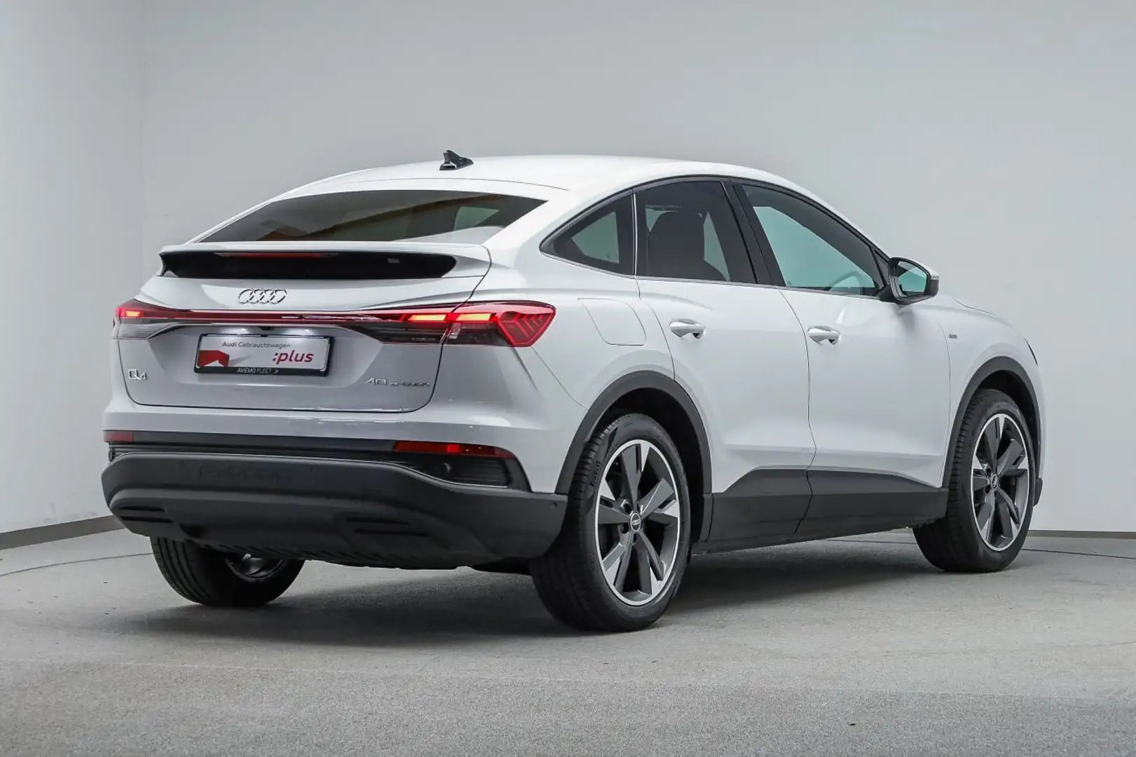 Audi Q4 e-tron Q4 Sportback 40 e-tron Assist*Navi*Standklima Bílá - 2