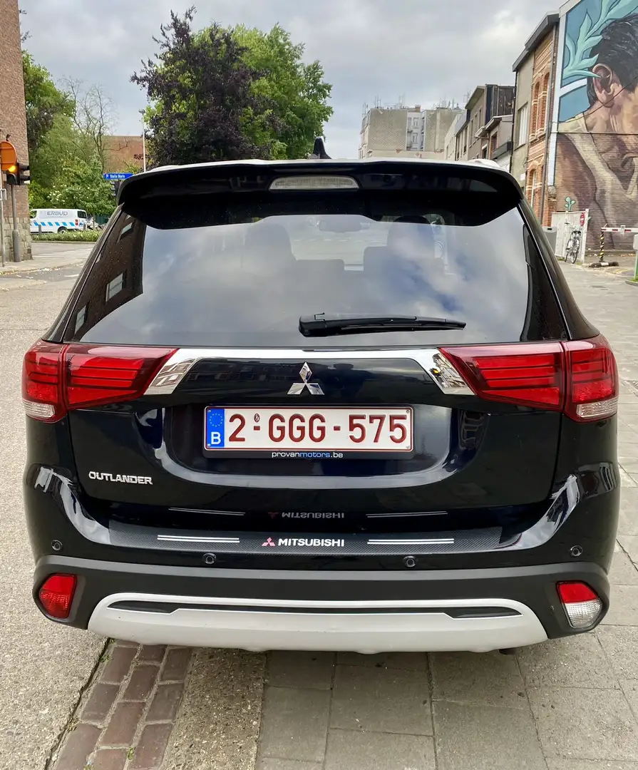 Mitsubishi Outlander 2.0 4WD Diamant Black (SUV) Zwart - 2