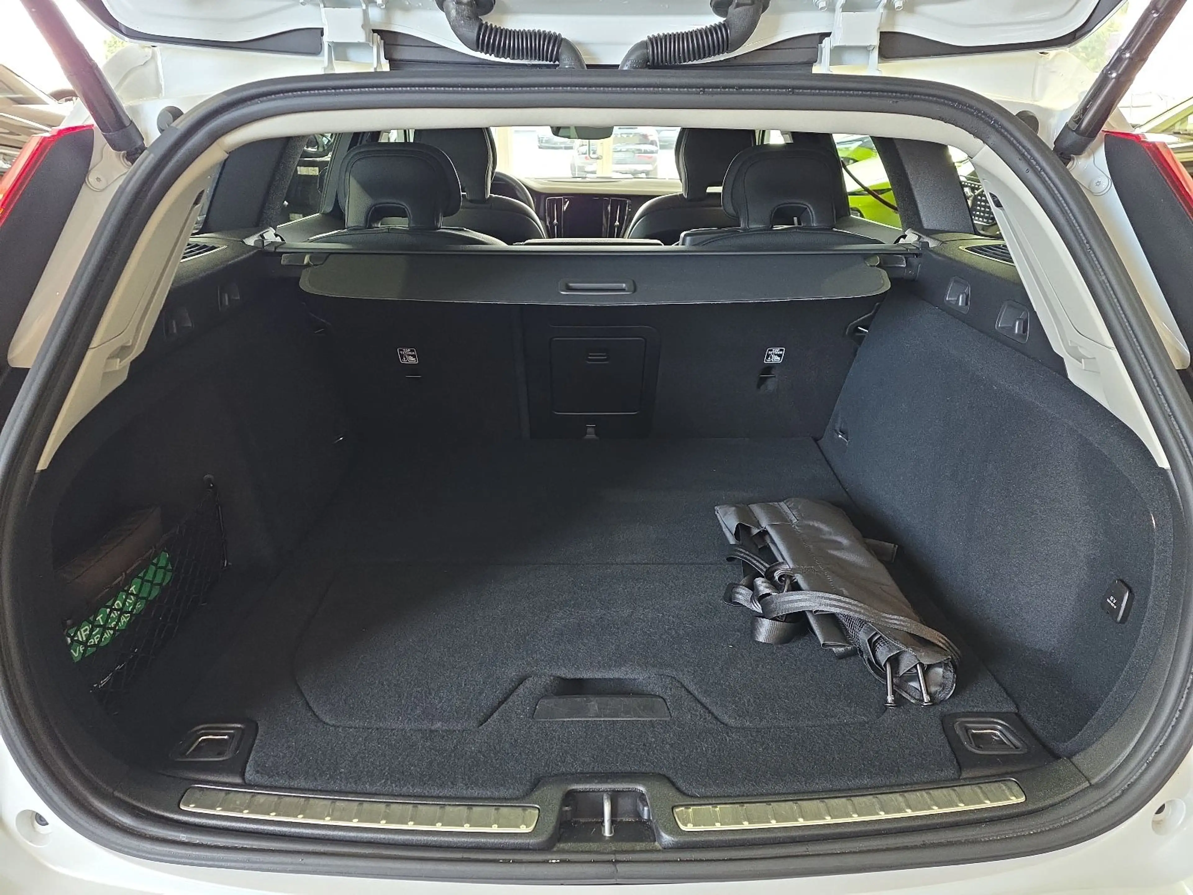 Volvo V60 B4 Plus Dark ACC BLIS Pano 360° Leder Winter — photo 14