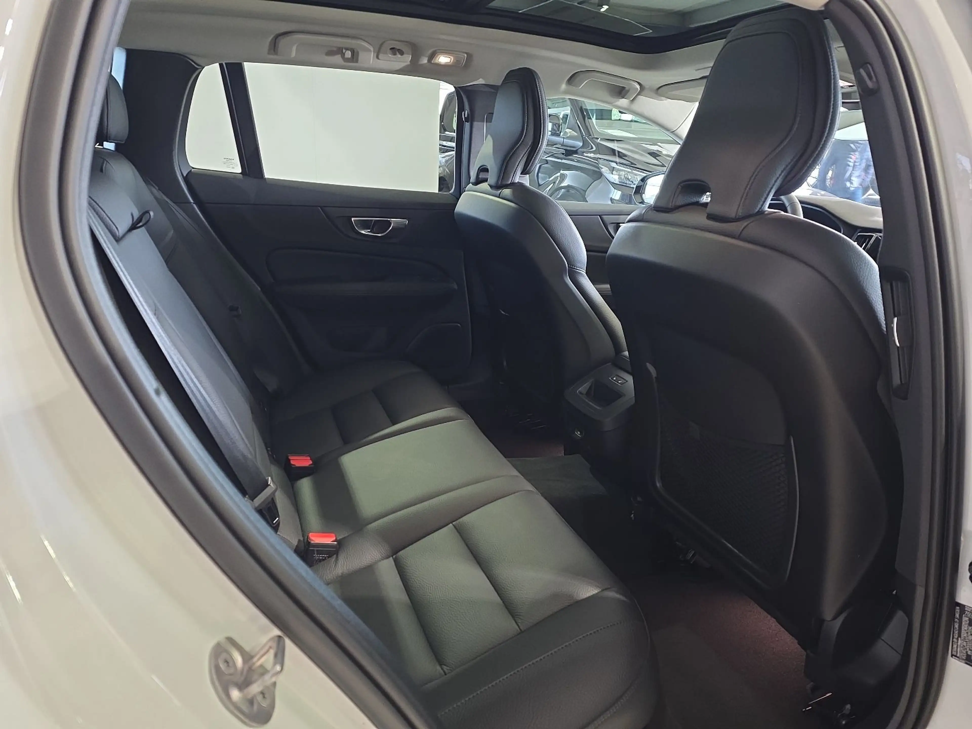 Volvo V60 B4 Plus Dark ACC BLIS Pano 360° Leder Winter — photo 13