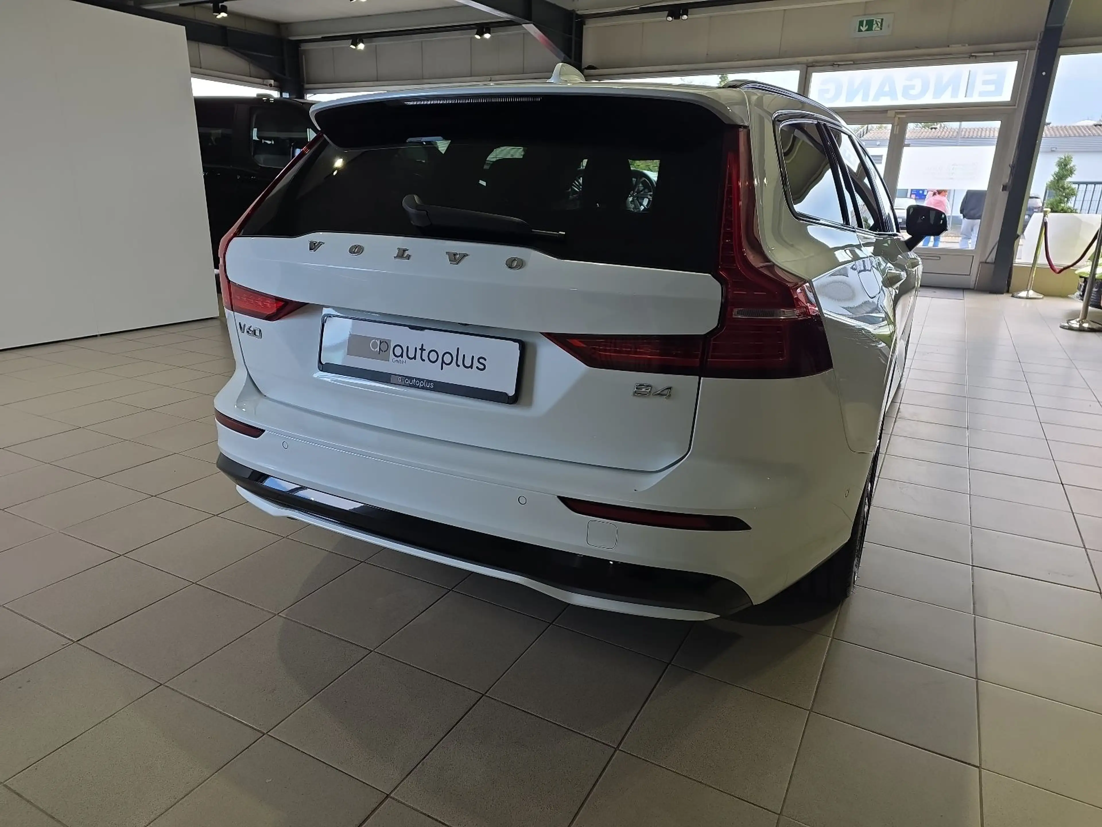 Volvo V60 B4 Plus Dark ACC BLIS Pano 360° Leder Winter — photo 7