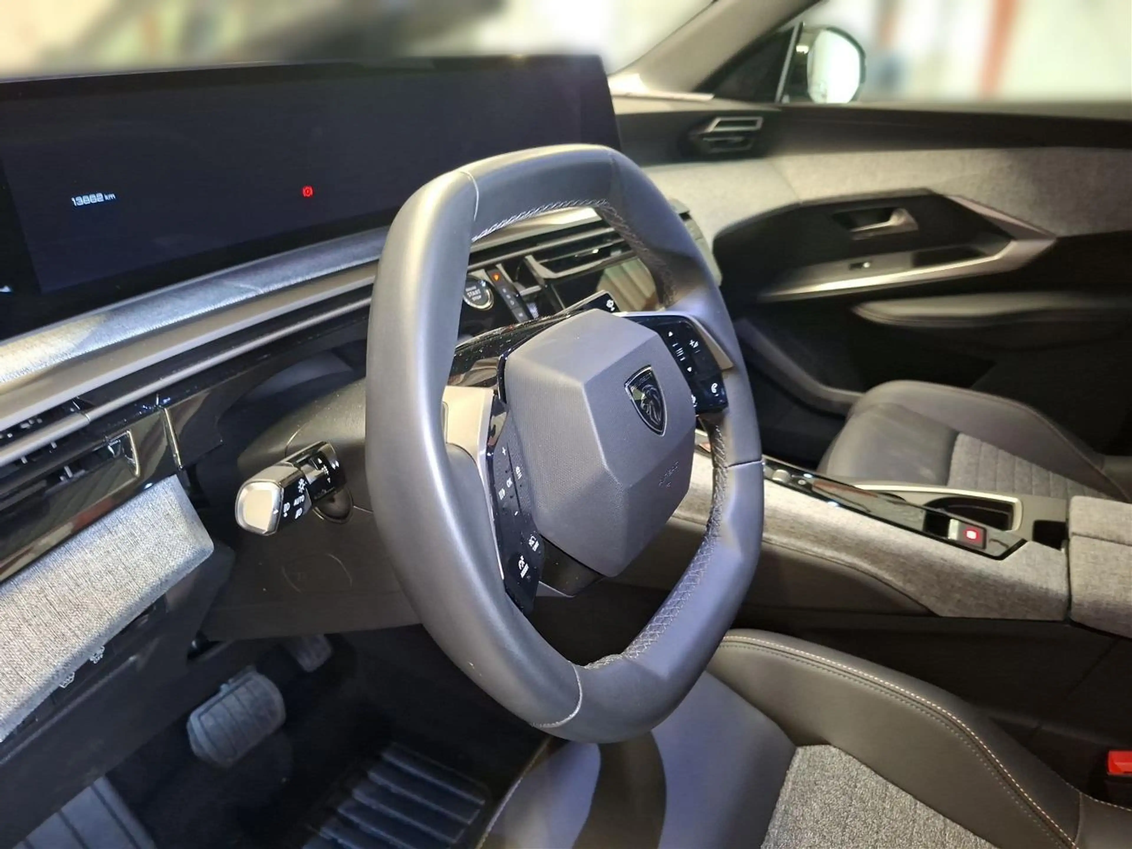 Peugeot 3008 Hybrid 145 Allure*Navi*360°Kam*ACC*Le/Shz* — photo 9