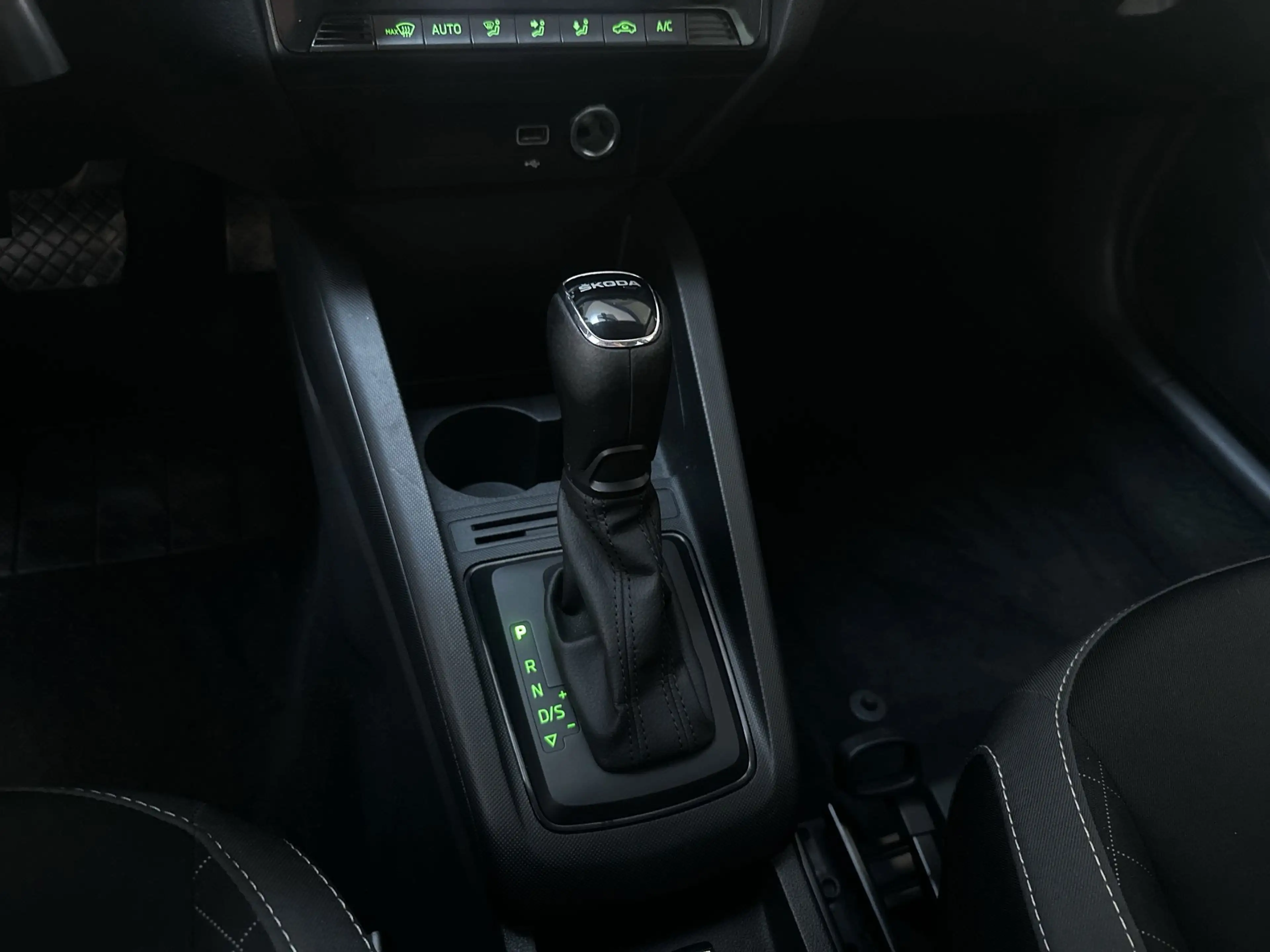 Skoda Fabia Combi 1.0 TSI DSG Ambition Climate Control Parkeer — photo 7