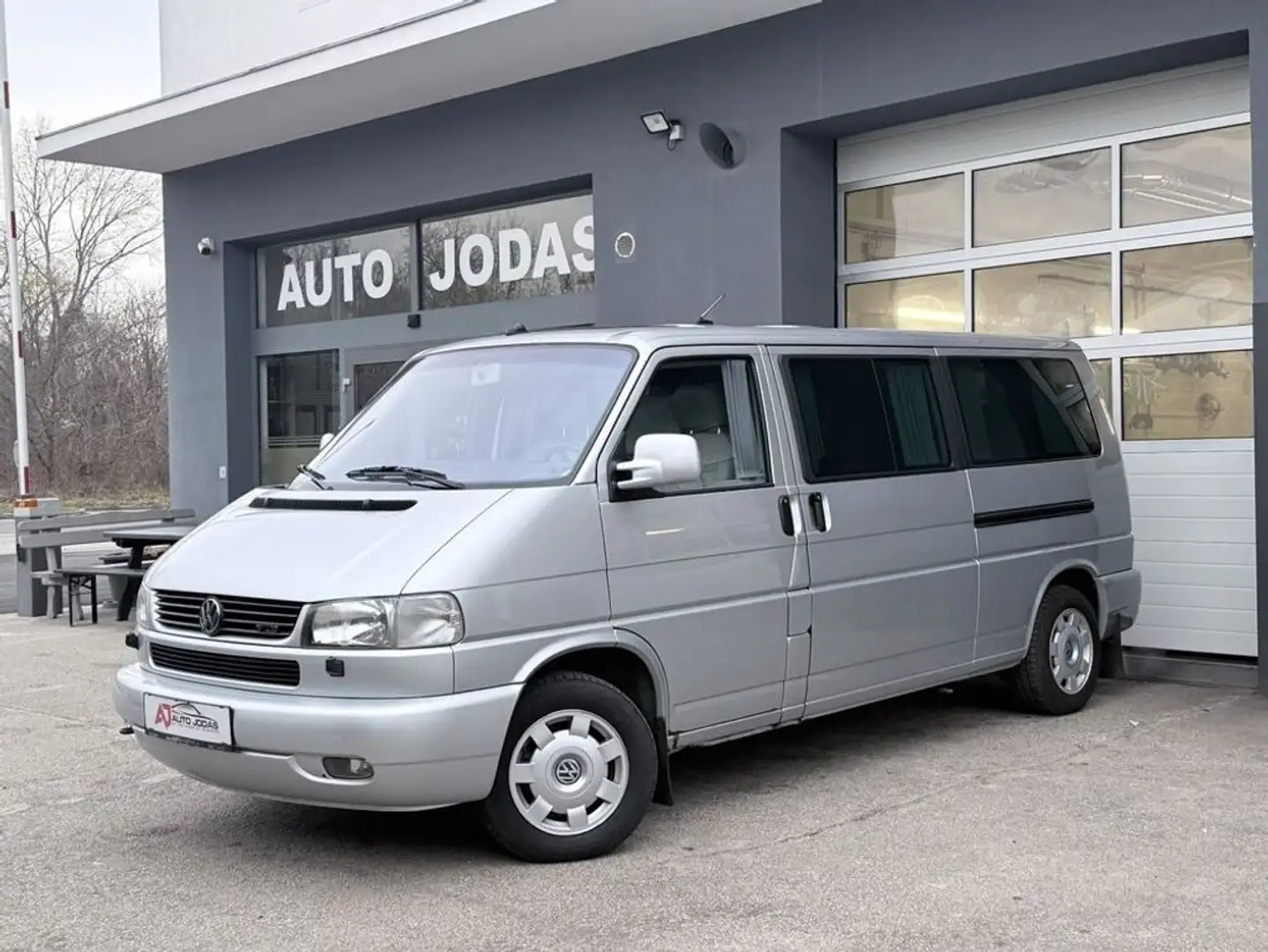 Volkswagen T4 Caravelle 2.5 Aut. ''The Royal '' Unikat Silber - 2