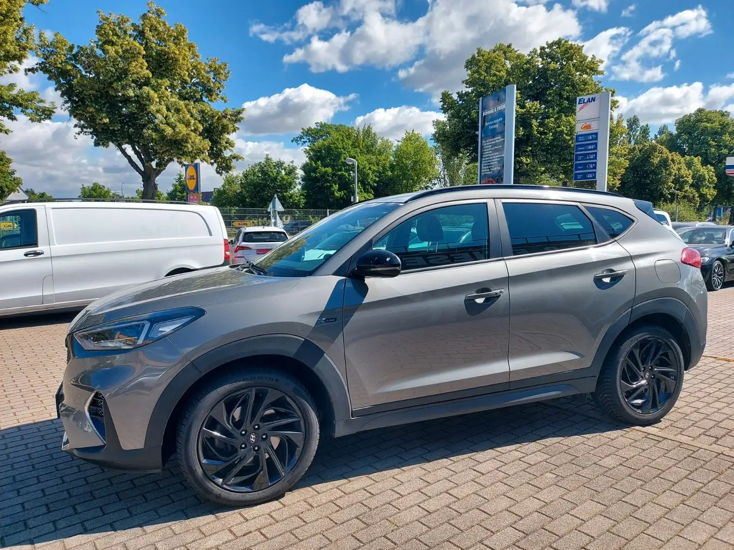Hyundai TUCSON N Line 2WD Automatik Alcantara DAB Navi Gris - 1