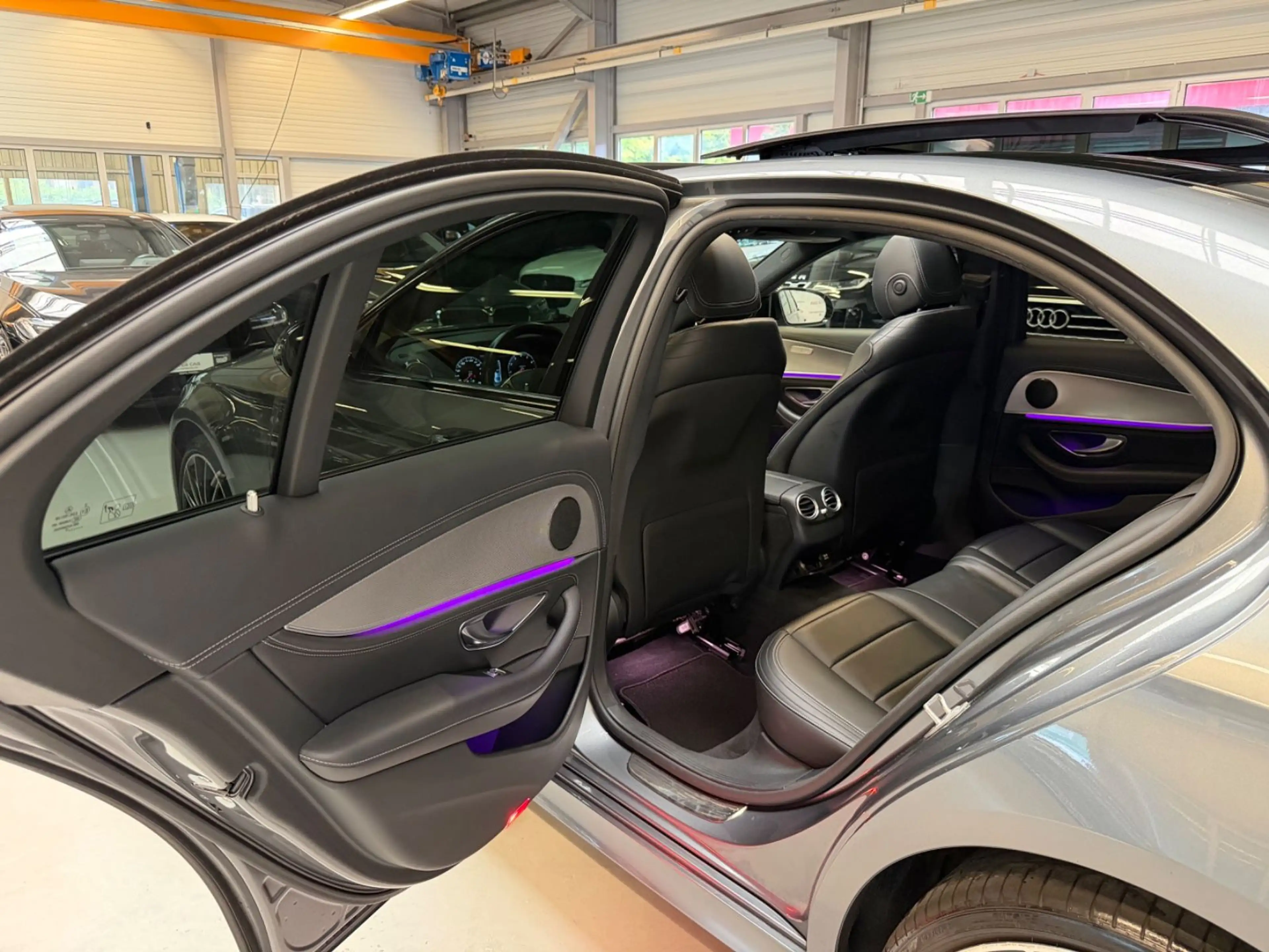 Mercedes-Benz E 400 4M AMG LINE WIDE/PANO/MULTIBEA/LUFT/HUD/20 — photo 14