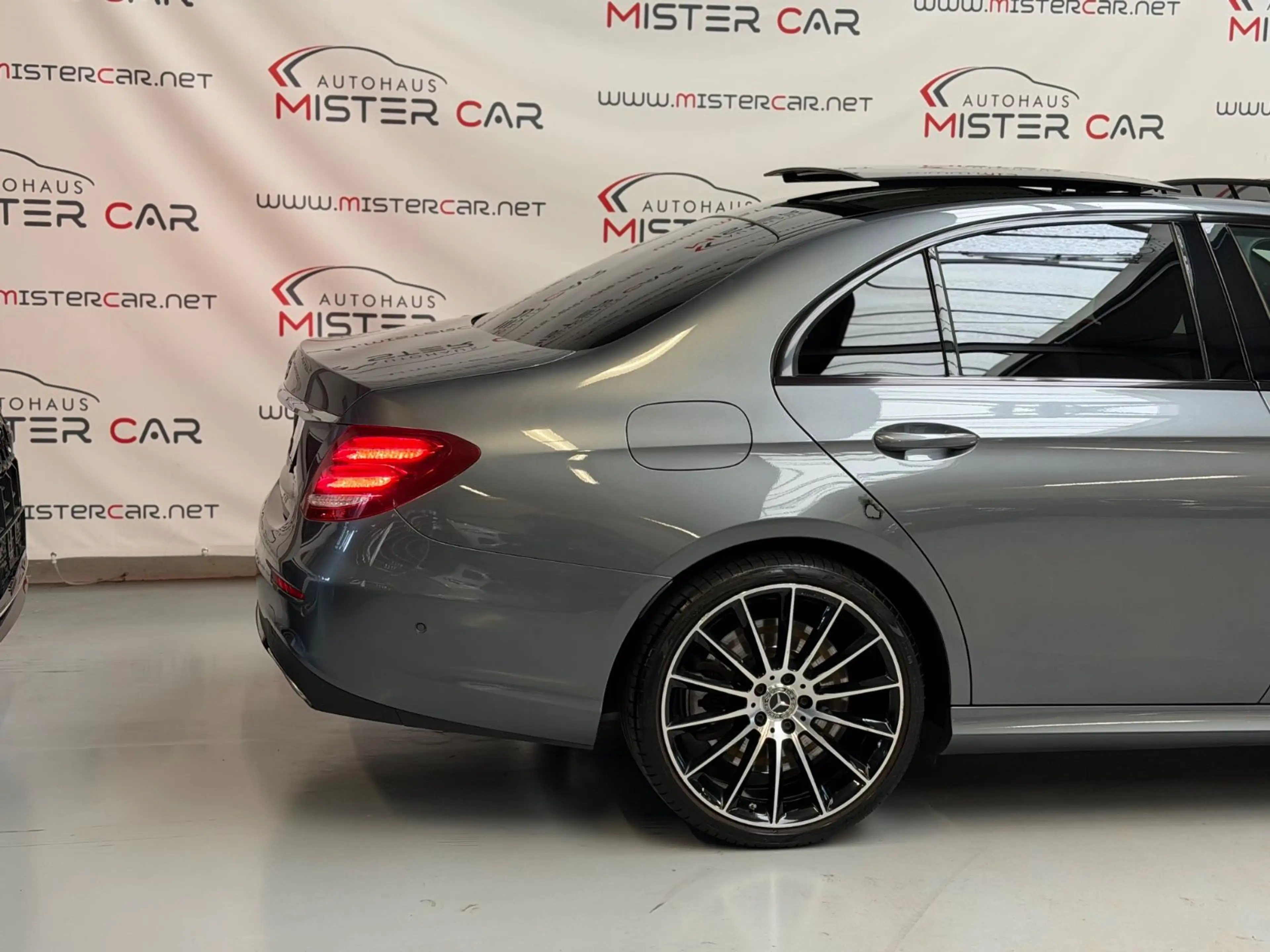 Mercedes-Benz E 400 4M AMG LINE WIDE/PANO/MULTIBEA/LUFT/HUD/20 — photo 6