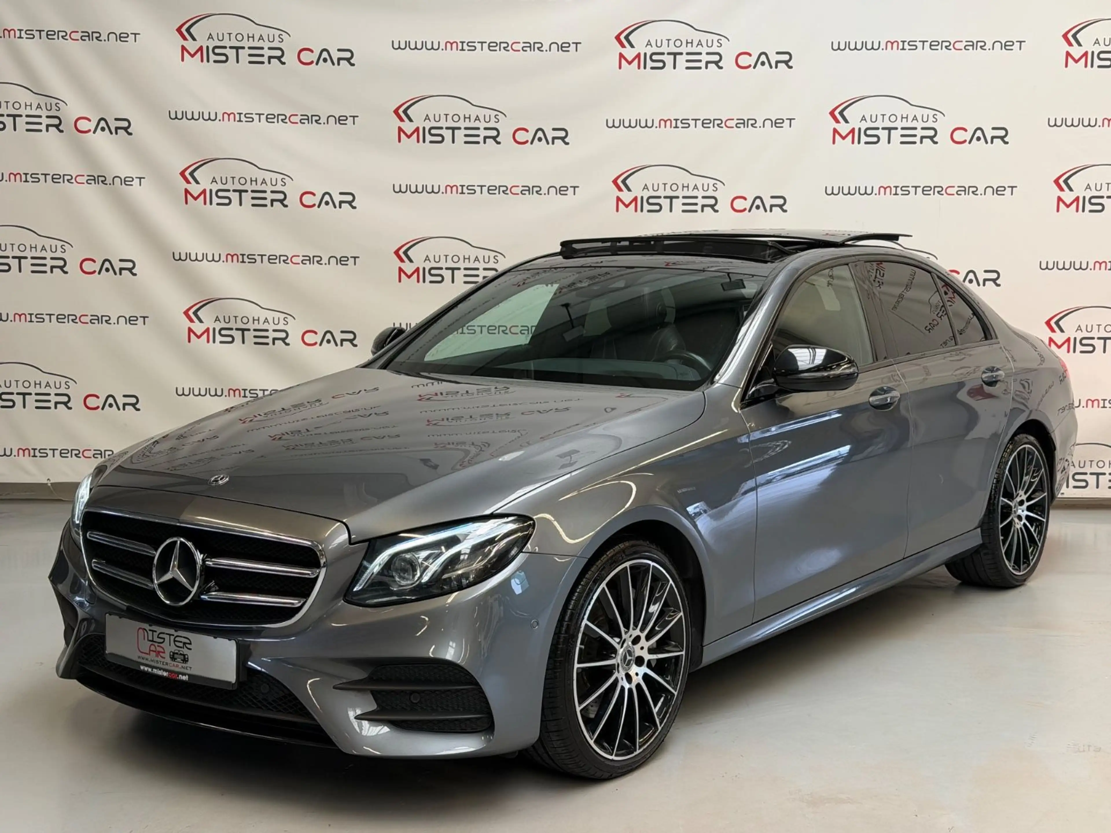 Mercedes-Benz E 400 4M AMG LINE WIDE/PANO/MULTIBEA/LUFT/HUD/20