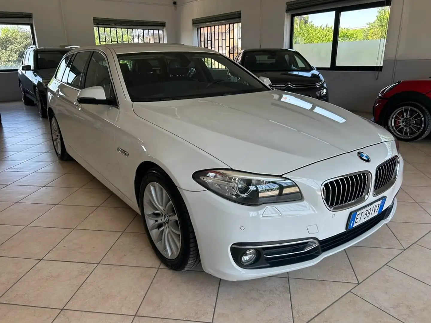 BMW 530 dA 258CV Touring Luxury Bianco - 2