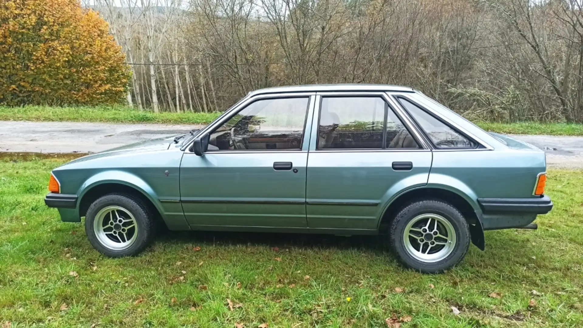 Ford Escort 1.3 Ghia Gris - 2