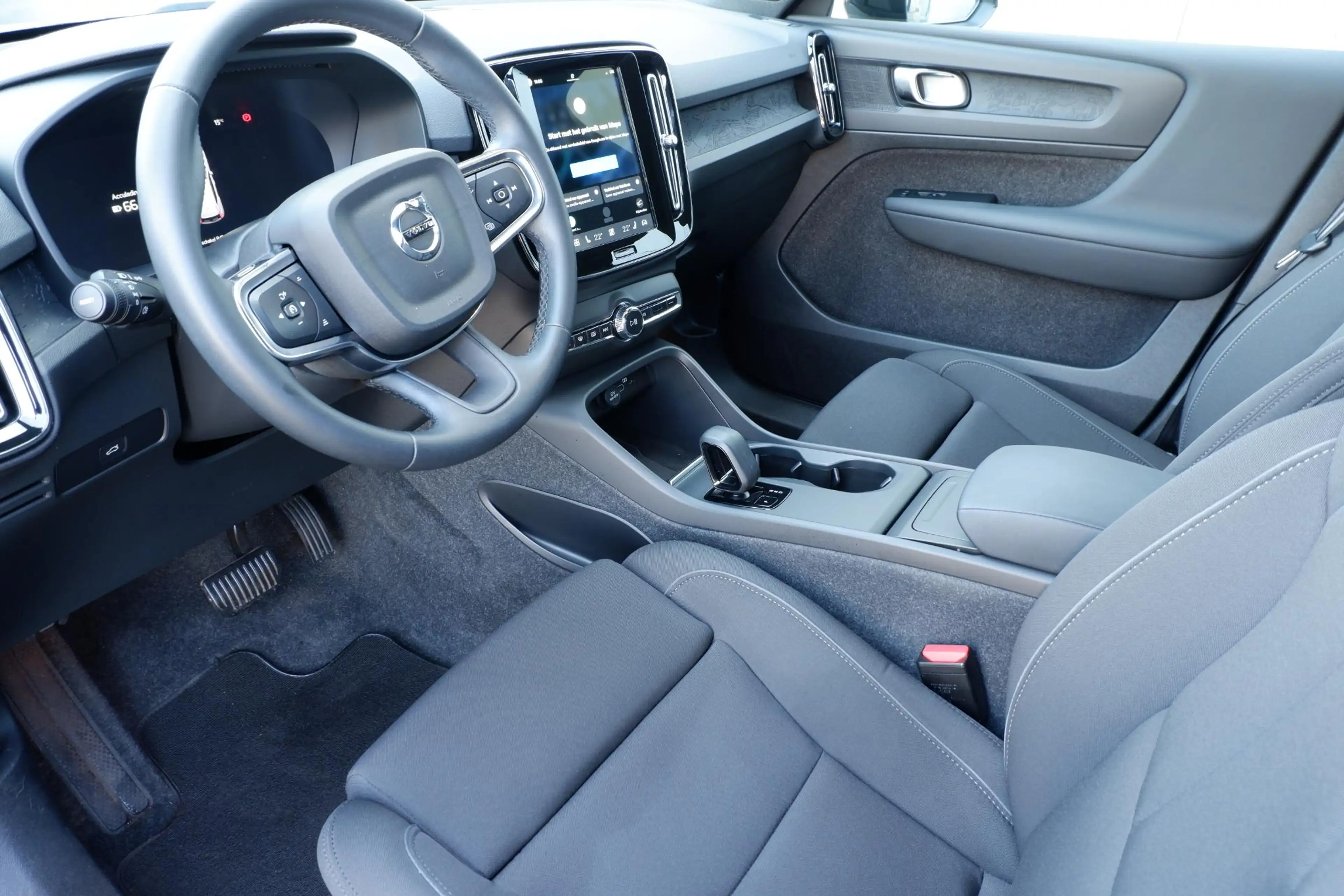 Volvo EX40 Single Motor Extended Range Core 82 kWh Adaptieve — photo 3
