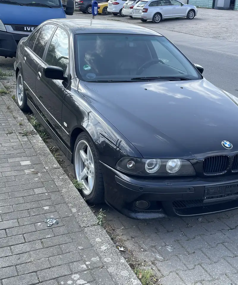 BMW 523