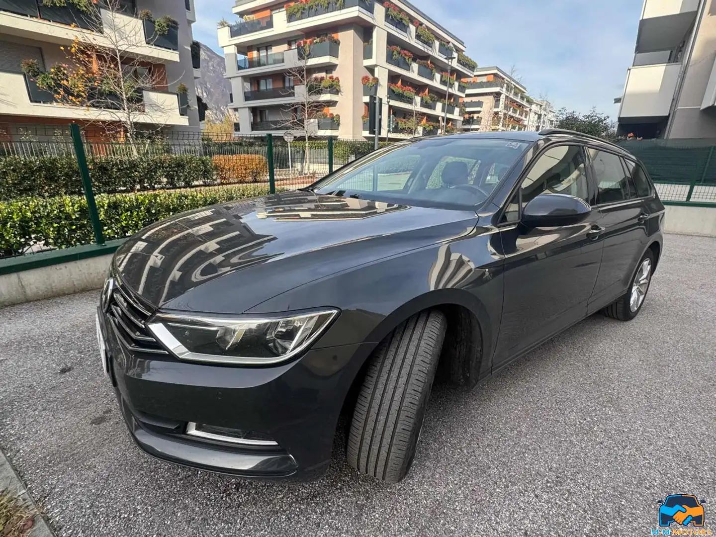 Volkswagen Passat Business Variant 1.6 TDI Trendline BlueMotion Tech Noir - 1