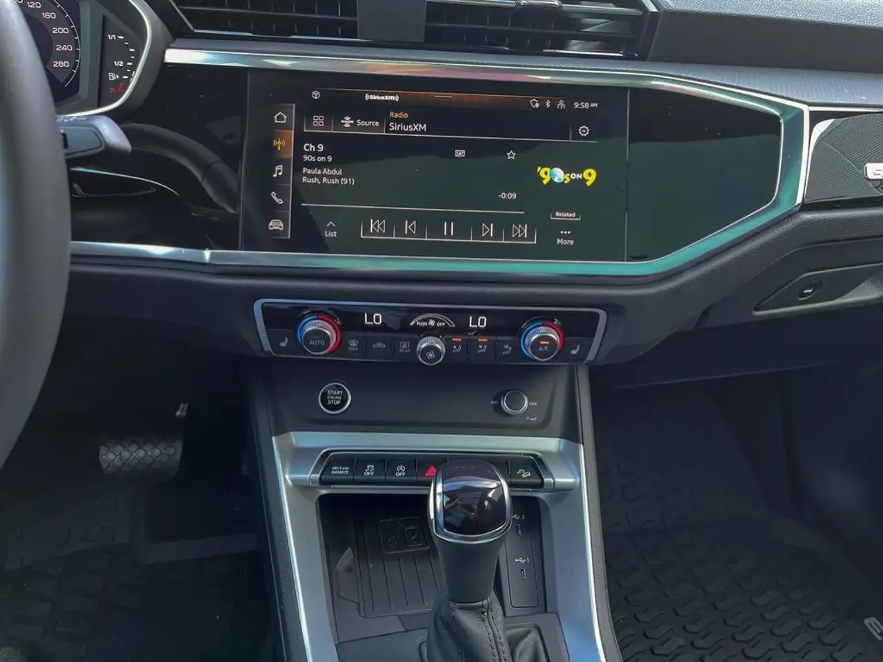 Audi Q3 снимка Audi Q3