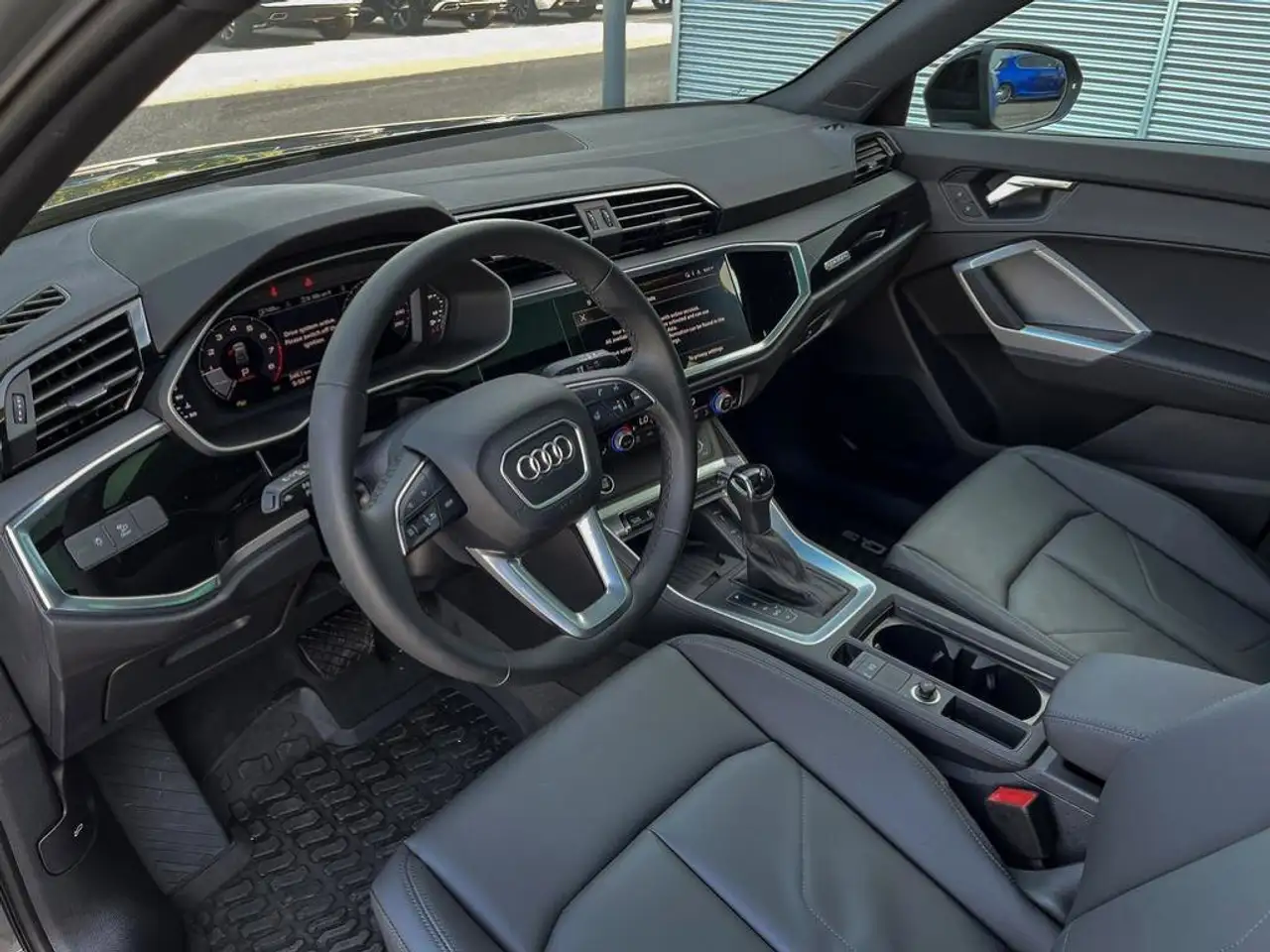 Audi Q3 снимка Audi Q3