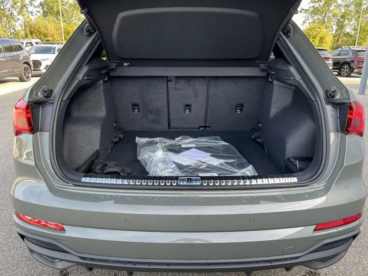 Audi Q3 снимка Audi Q3