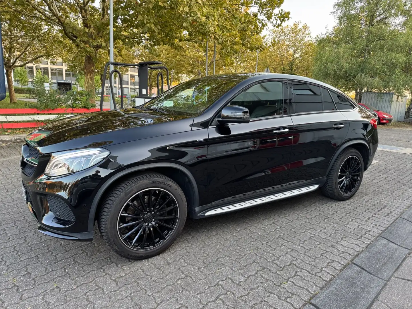 Mercedes-Benz GLE 350 d AMG LINE SPORT PANO MASSAGESITZ DISCTR crna - 2