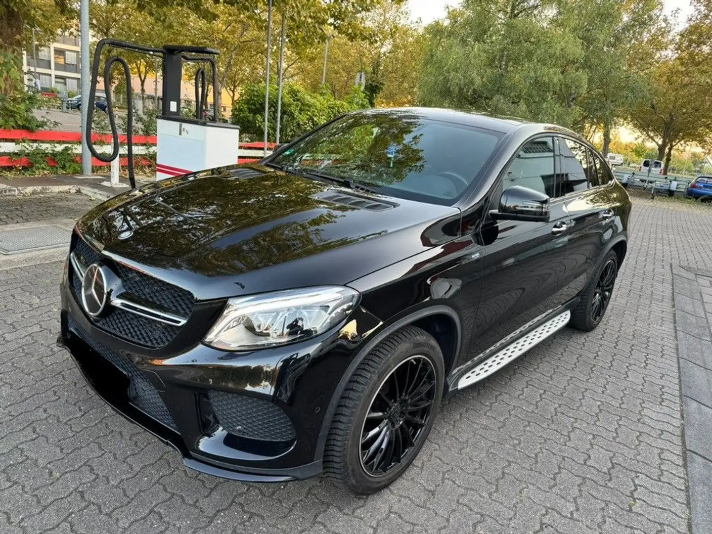 Mercedes-Benz GLE 350 d AMG LINE SPORT PANO MASSAGESITZ DISCTR crna - 1