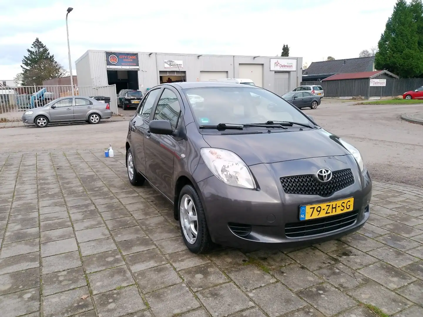Toyota Yaris 1.3 VVTI EXECUTIVE Grigio - 1