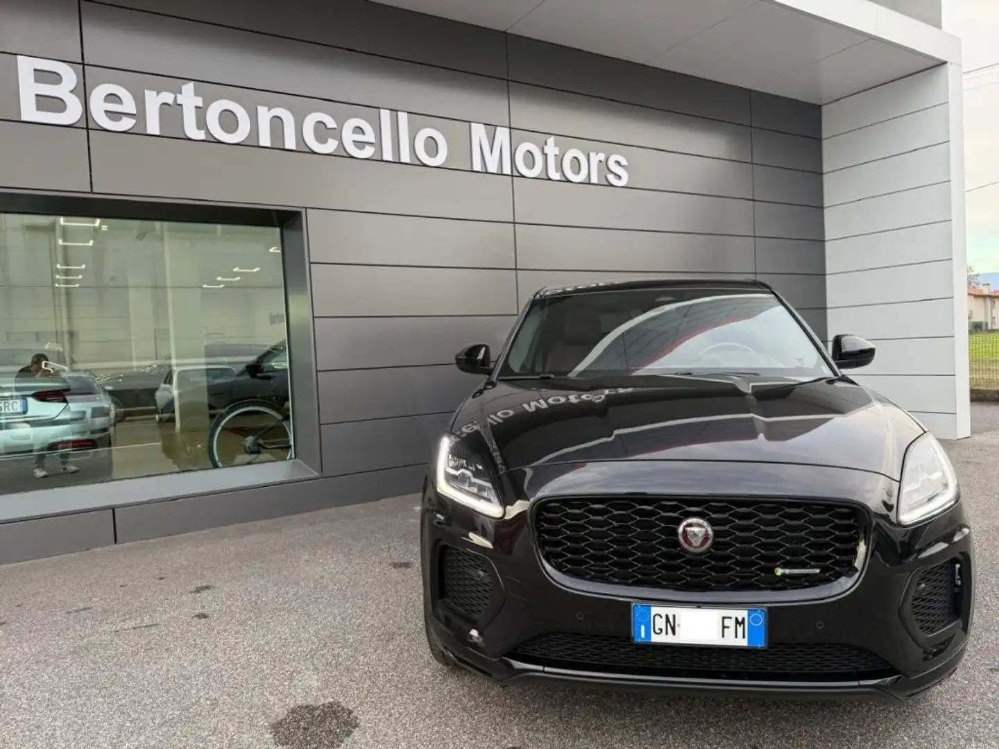 Jaguar E-Pace 2.0D 163cv AWD R-DYNAMIC BLACK GARANZIA 2028 Nero - 2