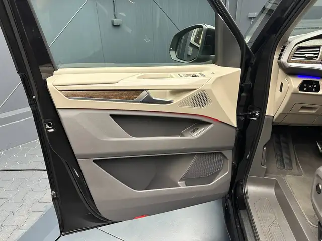 Volkswagen Multivan view 13