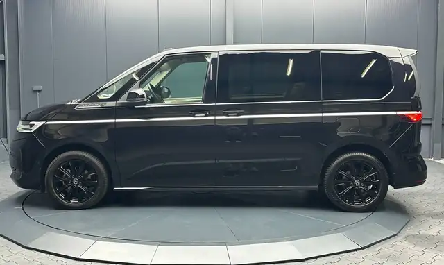 Volkswagen Multivan view 2