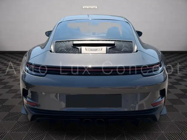 Porsche 911 view 5
