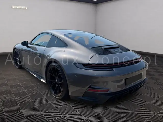 Porsche 911 view 6