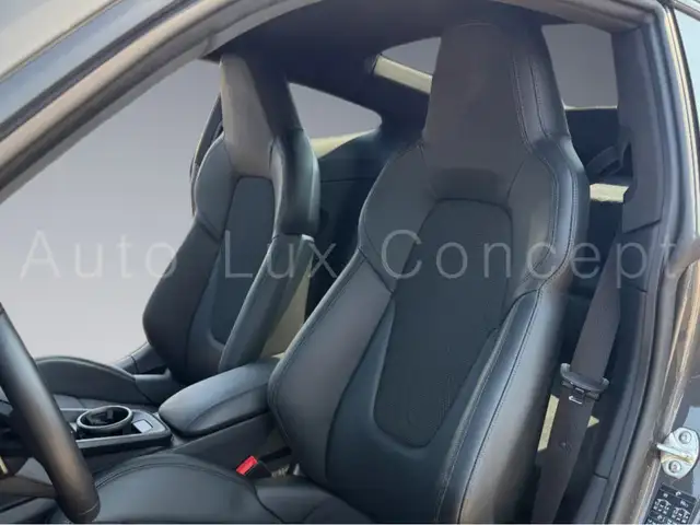 Porsche 911 view 13