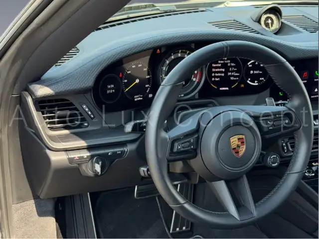 Porsche 911 view 10