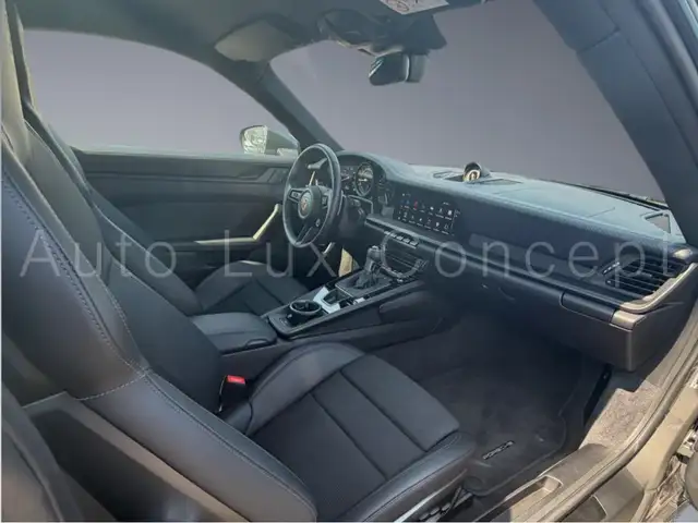 Porsche 911 view 12