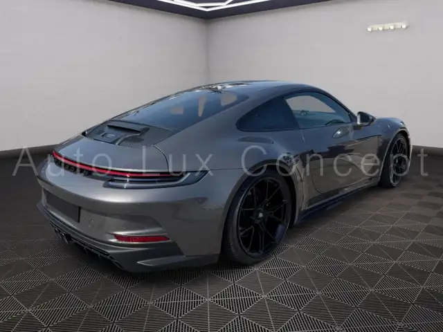 Porsche 911 view 9