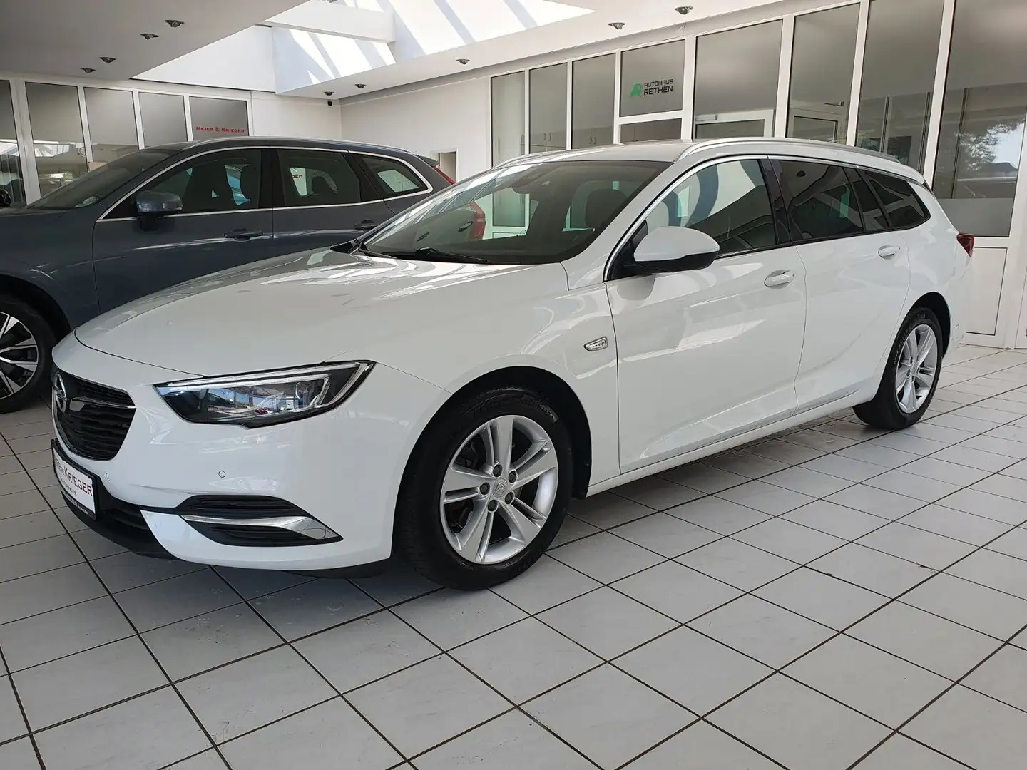 Opel Insignia B Sports Tourer Business Innovation 4x4 Wit - 1