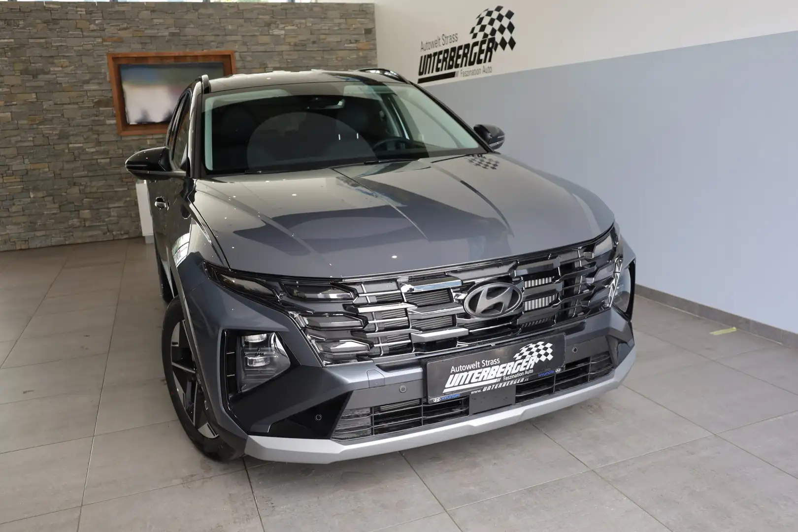 Hyundai TUCSON NX4 GO Plus 1,6 T-GDi 2WD Grau - 2