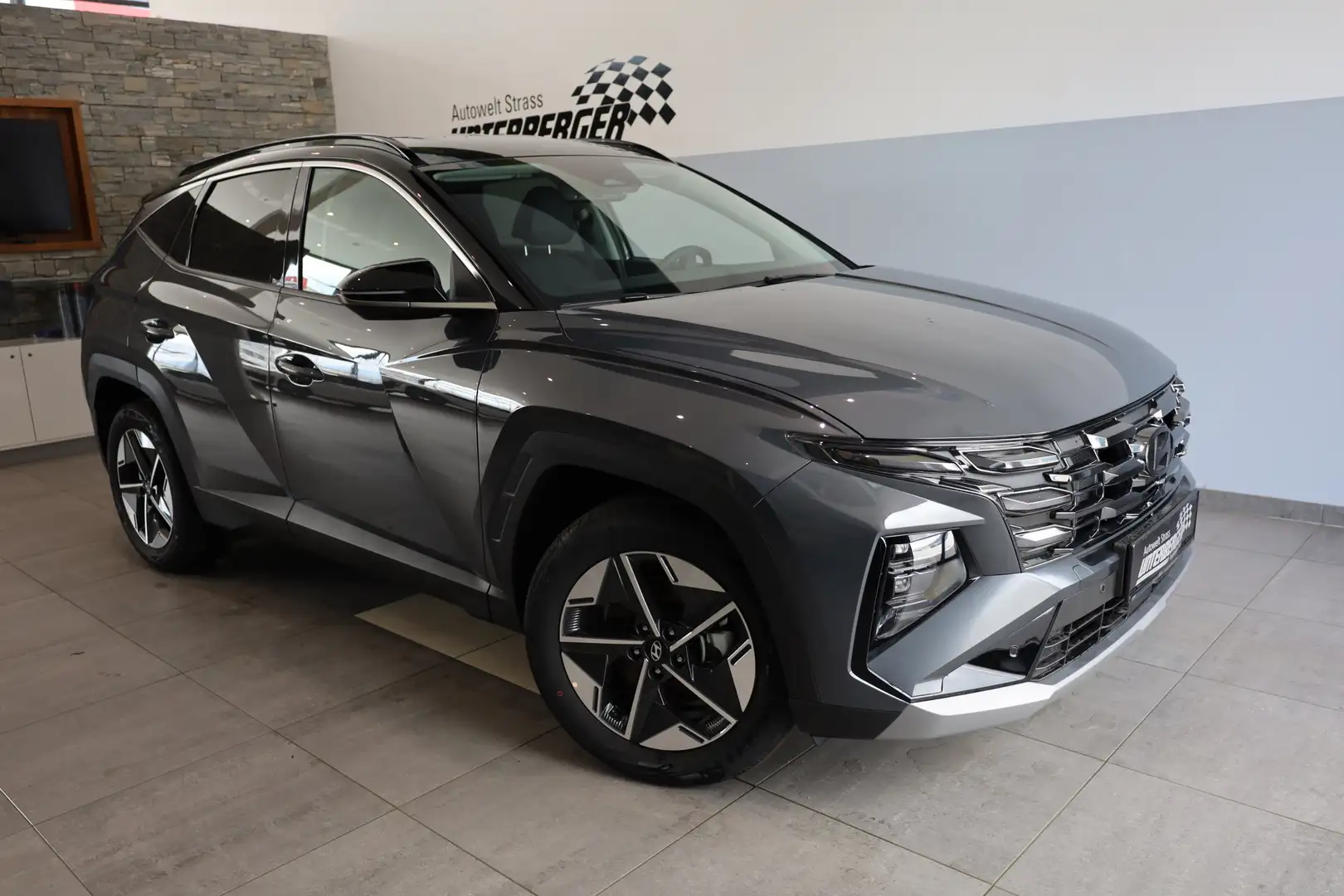 Hyundai TUCSON NX4 GO Plus 1,6 T-GDi 2WD Grau - 1