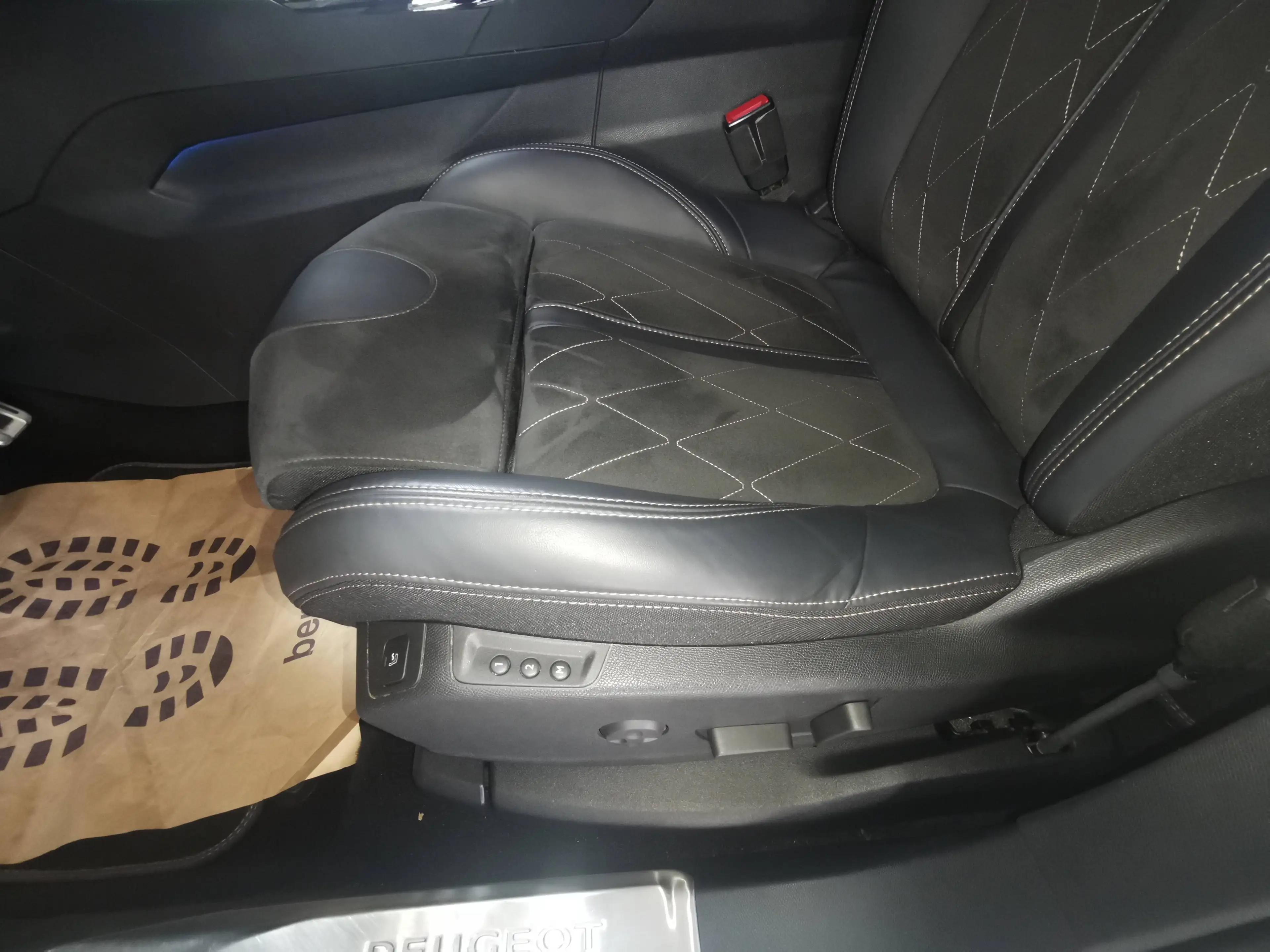 Peugeot 5008 5008 2,0BlueHDI 180 GT EAT6 — photo 8