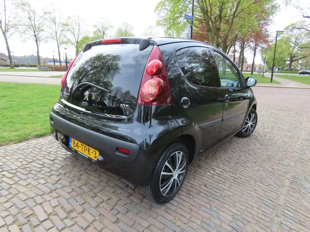 Peugeot 107 view 4