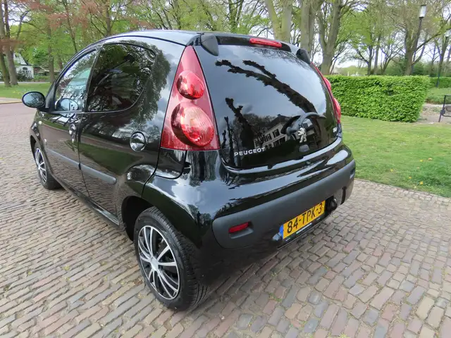 Peugeot 107 view 6