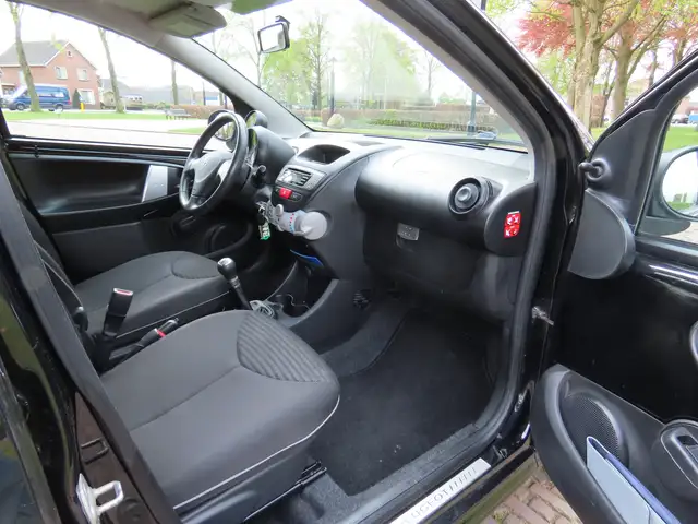 Peugeot 107 view 9