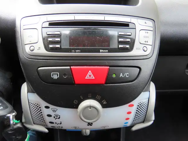 Peugeot 107 view 13