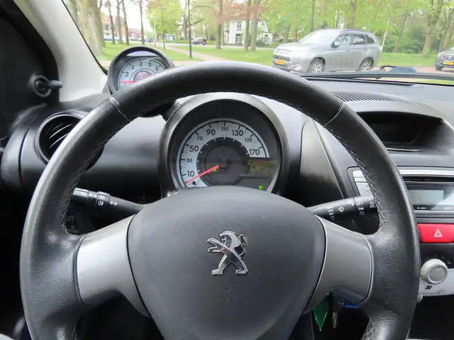 Peugeot 107 view 12