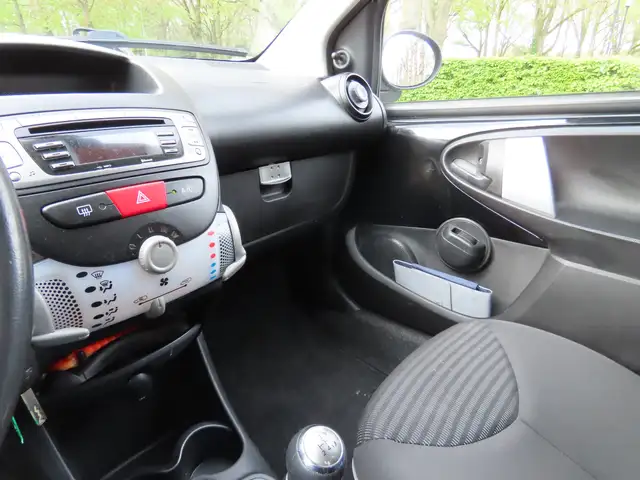 Peugeot 107 view 14