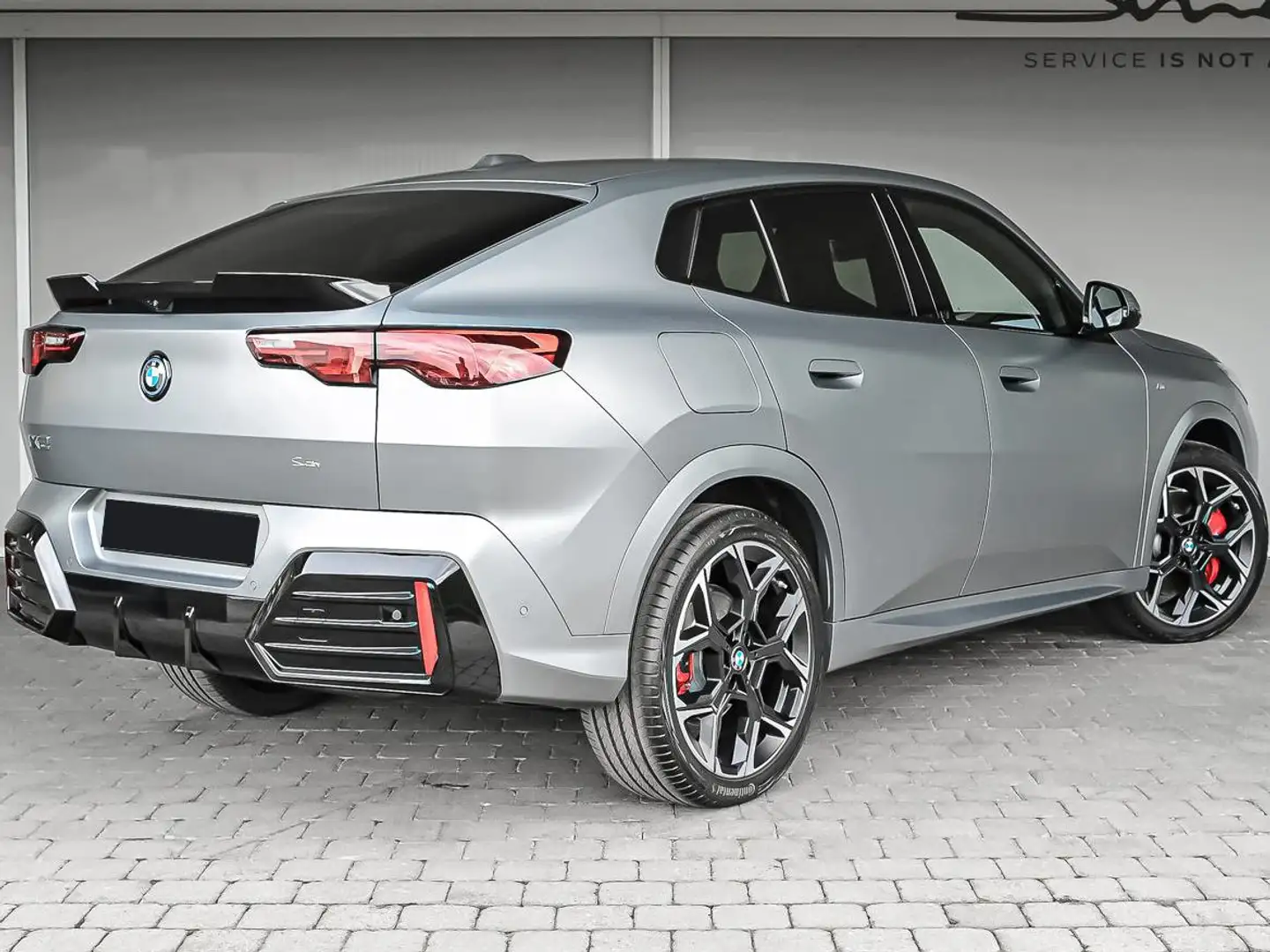 BMW iX2 xDrive30 - Model M Sport Pack Pro - NIEUW Grijs - 2