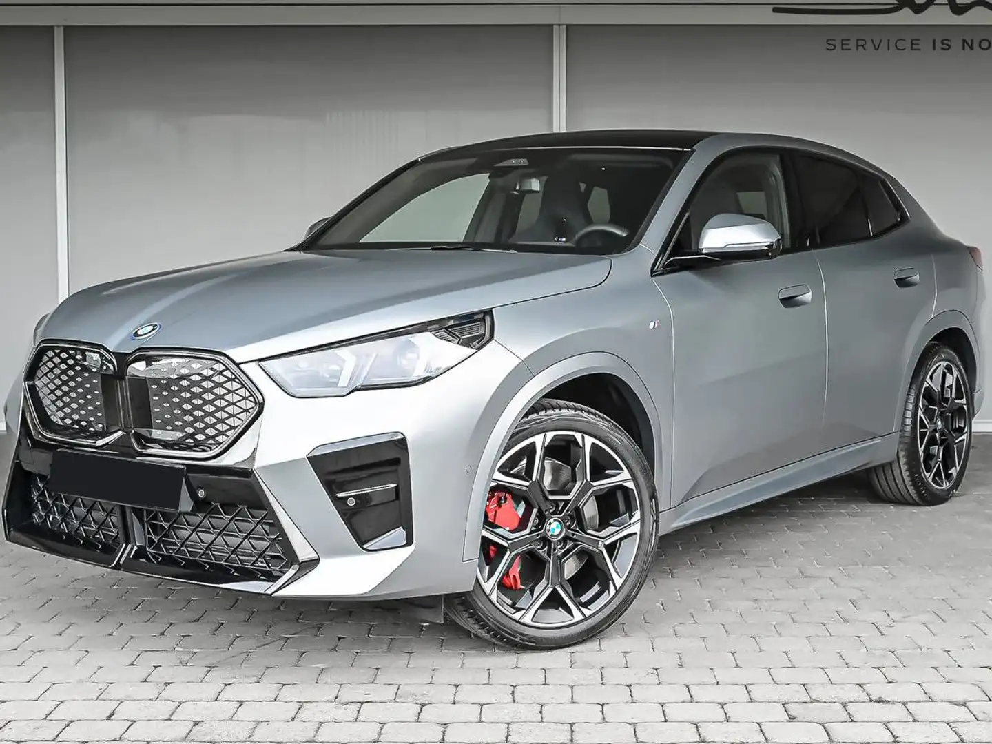 BMW iX2 xDrive30 - Model M Sport Pack Pro - NIEUW Grijs - 1