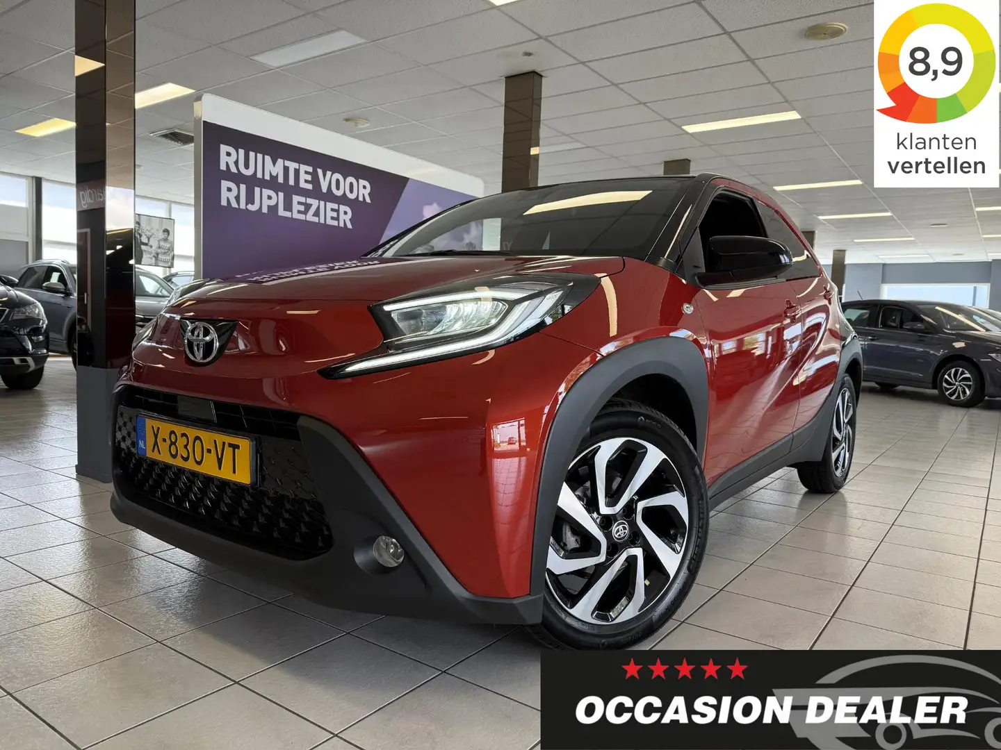 Toyota Aygo X 1.0 VVT-i S-CVT Pulse *APP CONNECT*LED*CAMERA* Rood - 1
